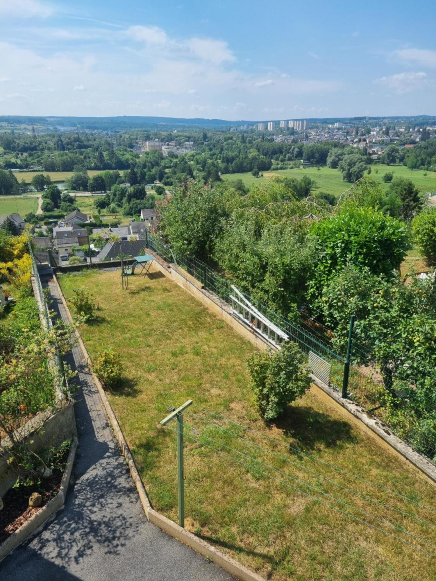 Le Haut Du Theux - Gite De Vacances Charleville-Mézières Extérieur photo